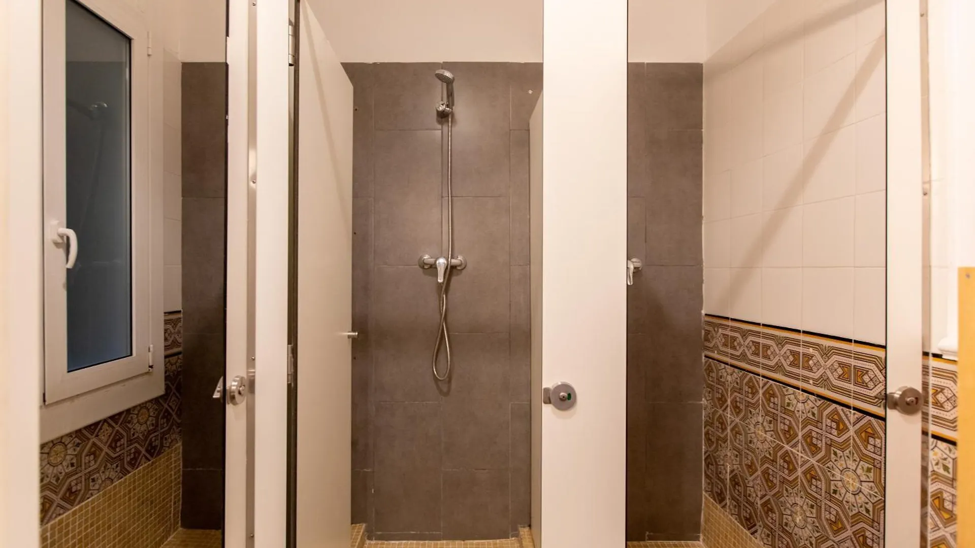 Bp2 - Big Apartment For Groups In Bcn City Center Hutb - 77390 Βαρκελώνη 0*,  Ισπανία